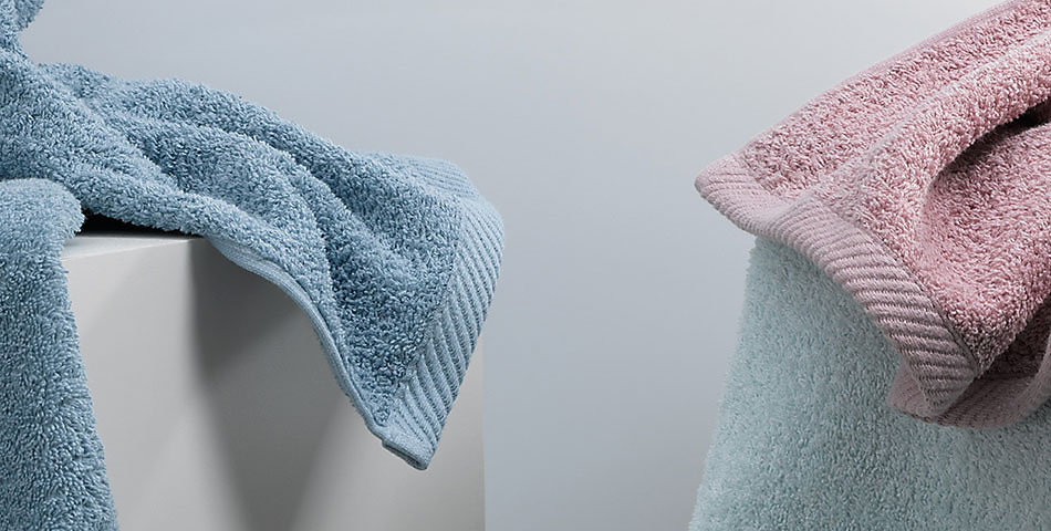 Badtextilien | aus 100% Baumwolle – große Auswahl an Farben und Designs: Handtücher, Gästetücher, Badematten u.v.m.