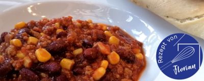 Chili con carne im Teller angerichtet – Stimmungsbild