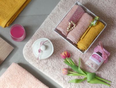 Ladessa guest towels as a gift