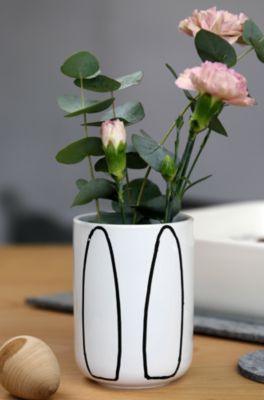 Hasenvase auf dem Ostertisch