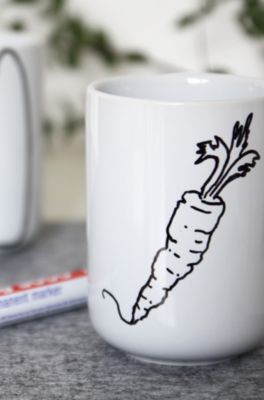 Vase mit Karotte verziert