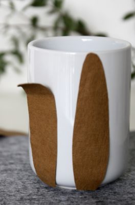 Hasenvase mit Ohren aus Papier in Lederoptik