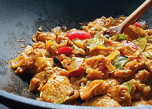 Wok Chicken Curry kela Calido Wok preparation 