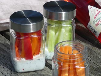 Rohkost mit Kräuterdip Picknick