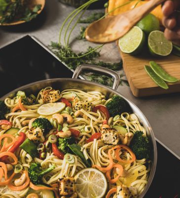 Curry thaï végétal dans poêle à frire Flavoria