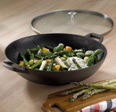 Wok Calido rough from kela made of cast iron