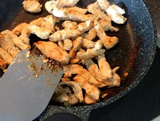Putenstreifen anbraten – Pfanne Stella Nova