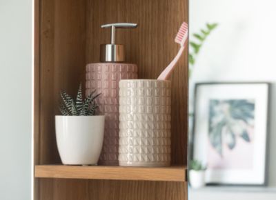 Accessoires de salle de bains - distributeur de savon, gobelet pour brosse à dents & Co. 